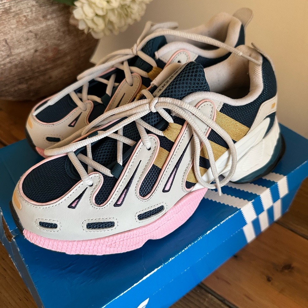 ADIDAS GAZELLE RUNNING SHOES (rare colour way) in 8 1/2 - worn once
